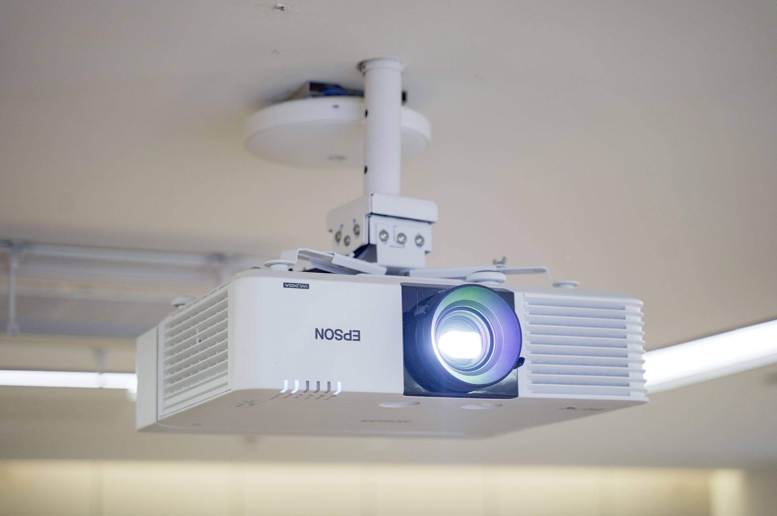 深圳明德实验学校会议室