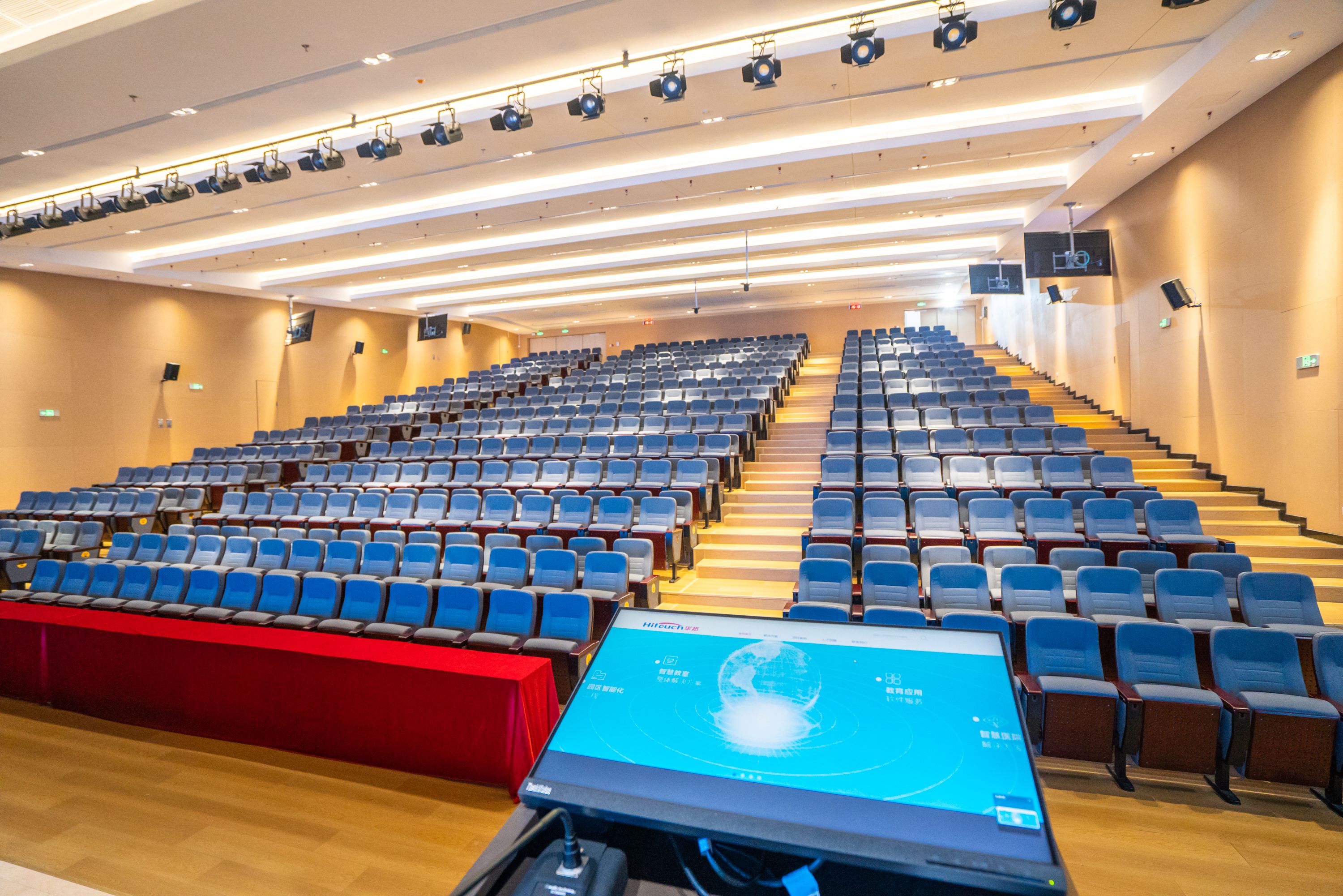 深圳市布心中学报告厅